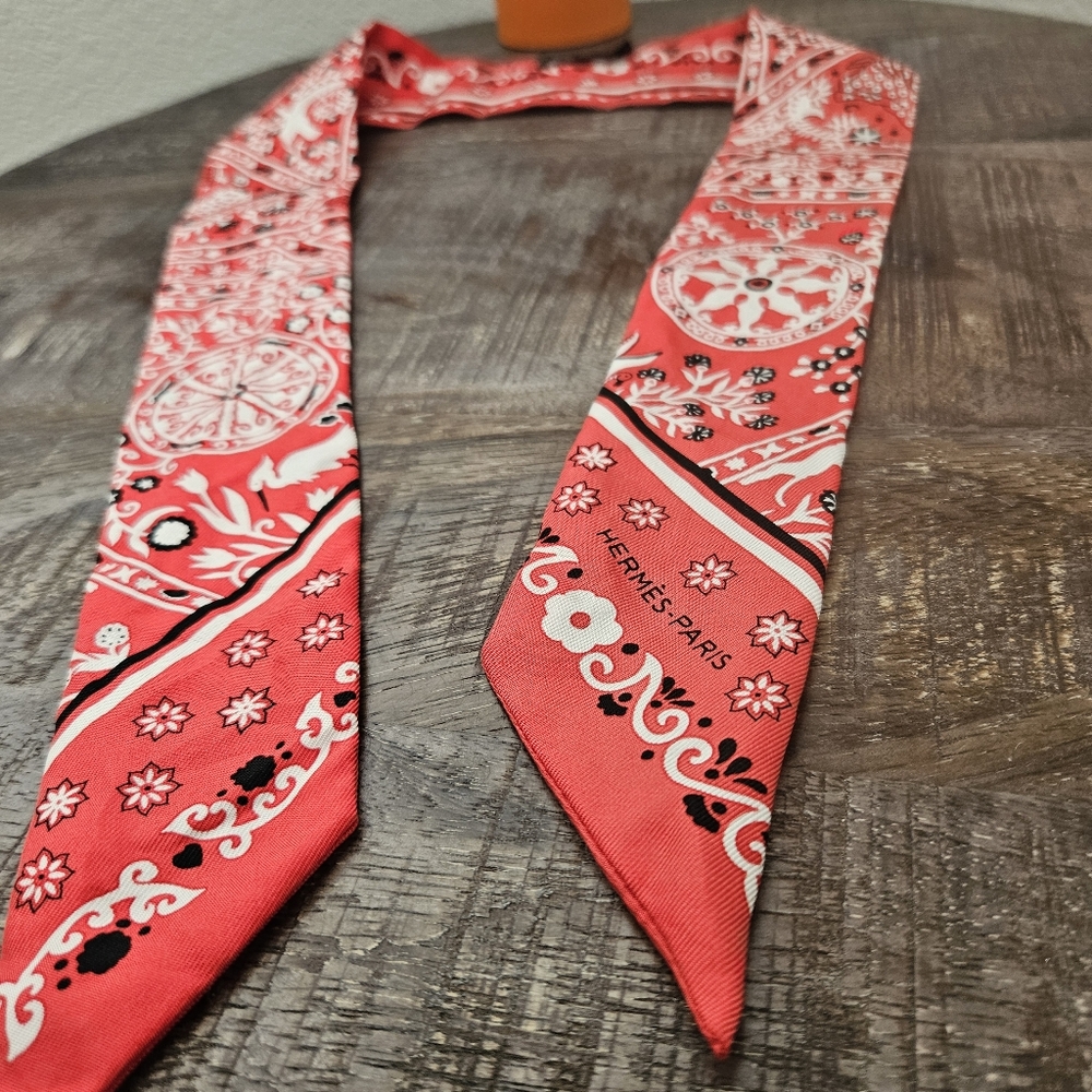 Hermès Peuple Du Vent Bandana Twilly Scarf